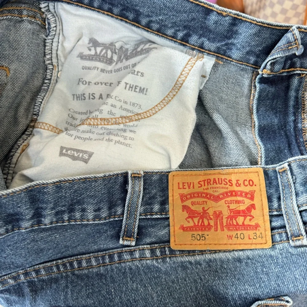 Levi's 505 Men's‎ Straight Leg Medium Wash Size W40/ L34